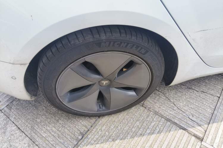 Used Tesla Model 3 2019 Long-Range Rear-Wheel-Drive Version
