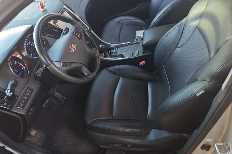 Used Hyundai Sonata 2011 2.0L Automatic Luxury Edition

