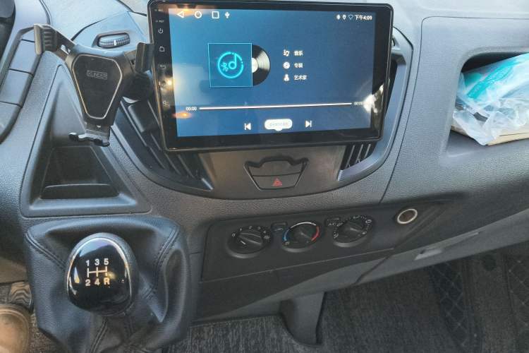 Used Ford Transit 2019 2.0T Diesel Multi-Purpose Commercial Vehicle Short Wheelbase Low Roof 6-Seater China VI Standard