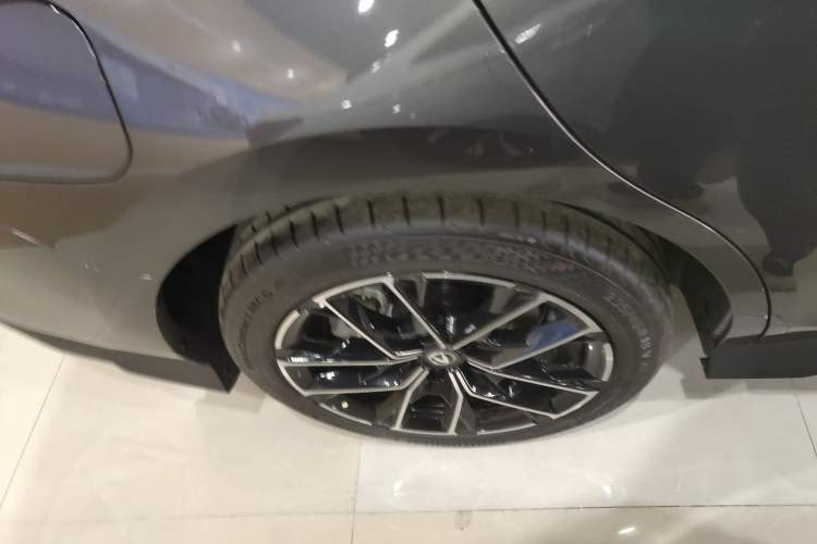 Used Changan UNI-V iDD 2024 Blue Whale Smart Electric iDD 136km Luxury Model
