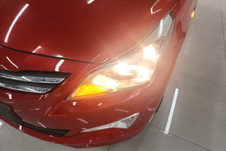 Used Hyundai Verna (older generation) 2016 1.4L Manual Smart GLS Trim Left Front Headlight