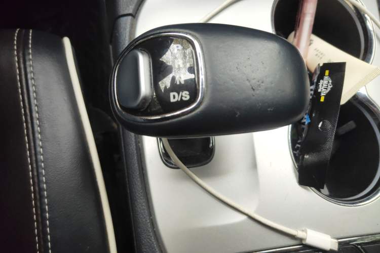 Used Jeep Grand Cherokee 2015 3.6L Luxury Navigation Edition Gear Lever