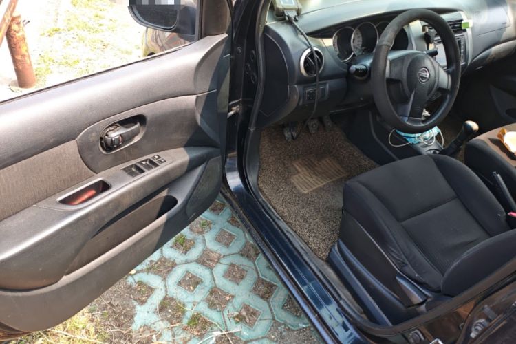 Used Nissan Livina 2010 Jingyue Edition 1.6L Manual All-Around Model Driver Seat