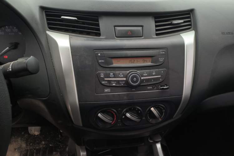 Used Nissan Navara 2017 2.5L Manual Two-Wheel Drive Standard Edition QR25
