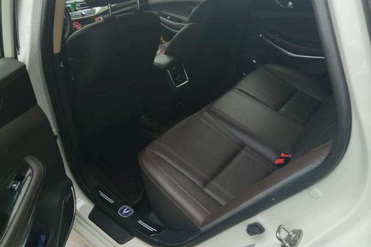 Used CHANGAN Raeton CC 2018 1.5T Manual Elegant Starry Edition China V Standard
