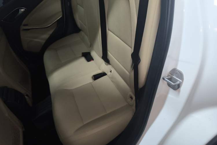 Used Mercedes-Benz GLA 2015 GLA 220 4MATIC Fashion Model
