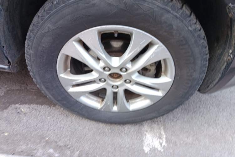 Used Haval H6 2011 Green Silence 2.0T Manual Two-Wheel Drive Urban Model
