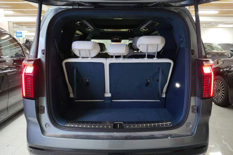 Used Zeekr 009 2024 7-Seater Walk-Through Version Four-Wheel Drive 108 kWh
