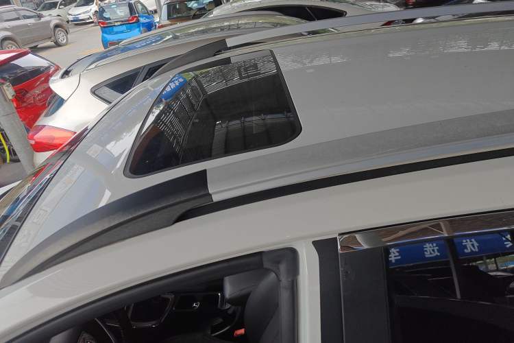 Used Baojun 560 2015 1.8L manual luxury version Roof