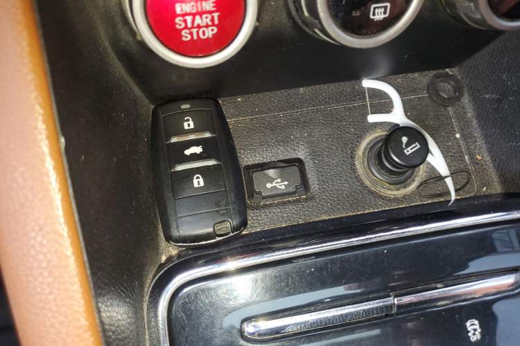 Used CHANGAN OSHAN CX70 2017 Facelifted CX70T 1.5T Manual High-Performance Edition
