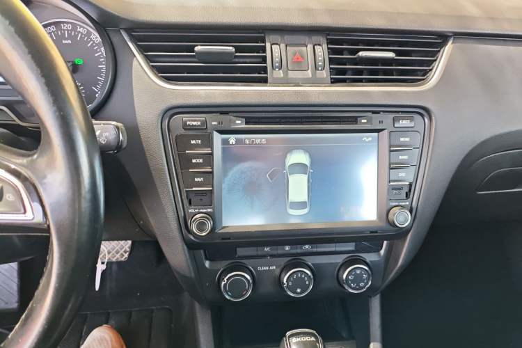 Used Skoda Octavia 2017 1.6L Automatic Smart Drive Edition
