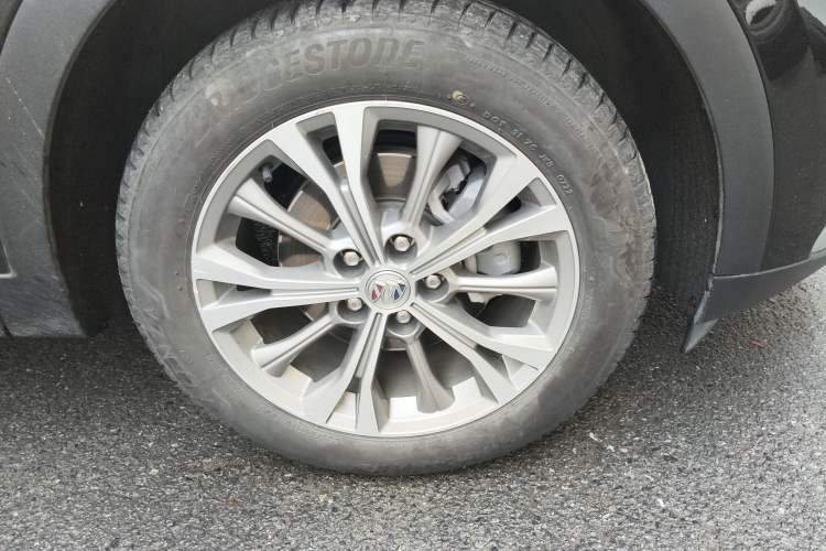 Used Buick Envision 2022 Encore Plus 652T Five-Seat All-Wheel-Drive Luxury Model Right Front Wheel Hub