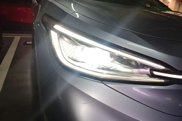 Used Volkswagen ID.4 X 2021 Pro Smart Long-Range Edition Right Front Headlight