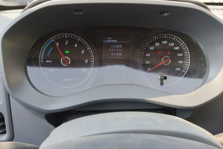 Used Wuling Yangguang 2024 300KM Comfort Version Passenger Van 75kW