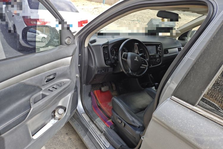 Used Mitsubishi Outlander 2013 2.4L 4x4 Luxury Navigation Edition 5 Seats Driver Seat