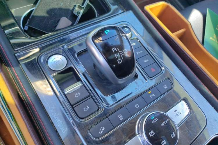 Used BYD Tang New Energy 2018 DM 2.0T All-Wheel Drive Smart Connect Genesis Edition 7 Seats China V Emission Standard Gear Lever