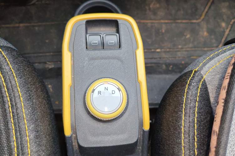 Used Chery QQ Ice Cream 2023 120km Ice Cream-Type Lithium Iron Phosphate Gear Lever