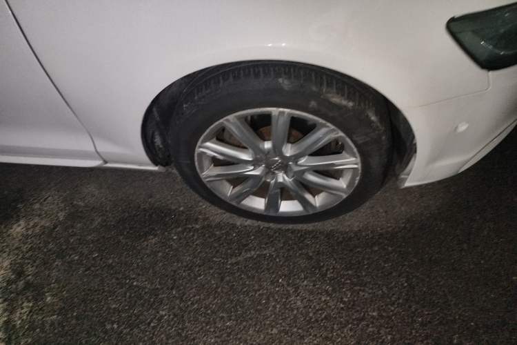 Used Audi A6L 2014 TFSI Standard Model Right Front Wheel Hub