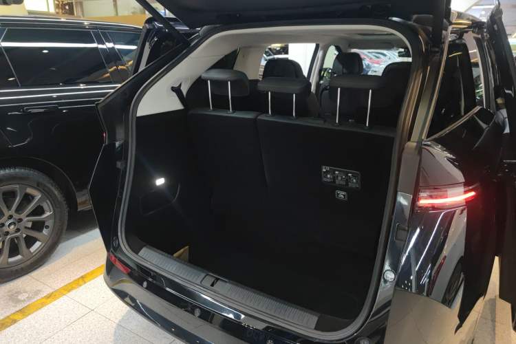 Used XPeng X9 2024 702 Ultra-Long Range Pro