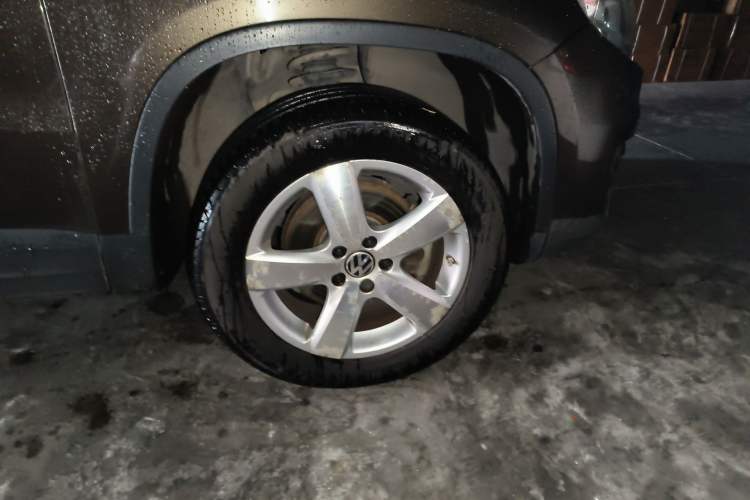 Used Volkswagen Tiguan 2013 1.8 TSI Automatic Two-Wheel Drive Comfort Edition Right Front Wheel Hub