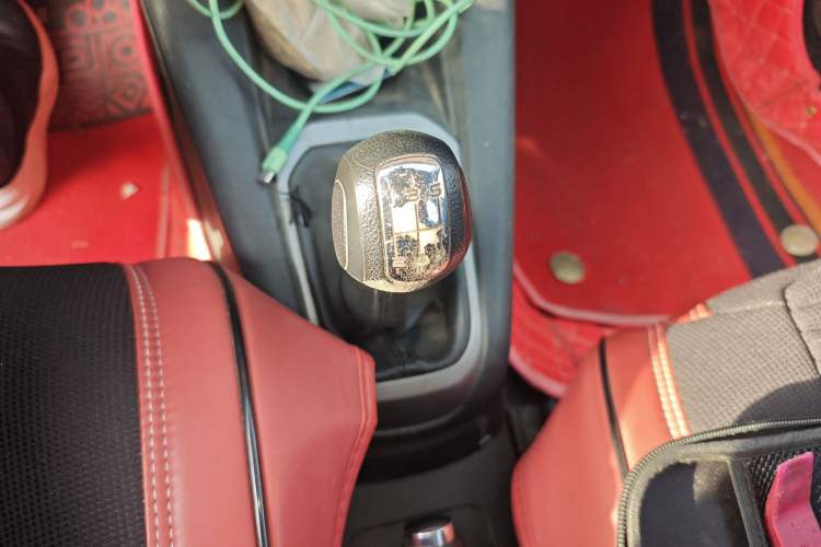 Used Citroen Elysee 2014 1.6L Manual Fashion Model CNG Gear Lever