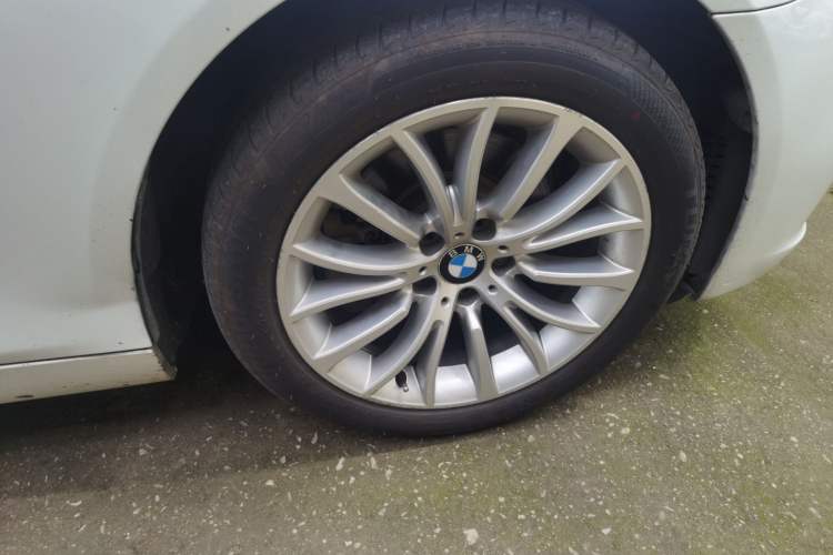 Used BMW 5 Series 2017 525Li Leading Model Right Front Wheel Hub