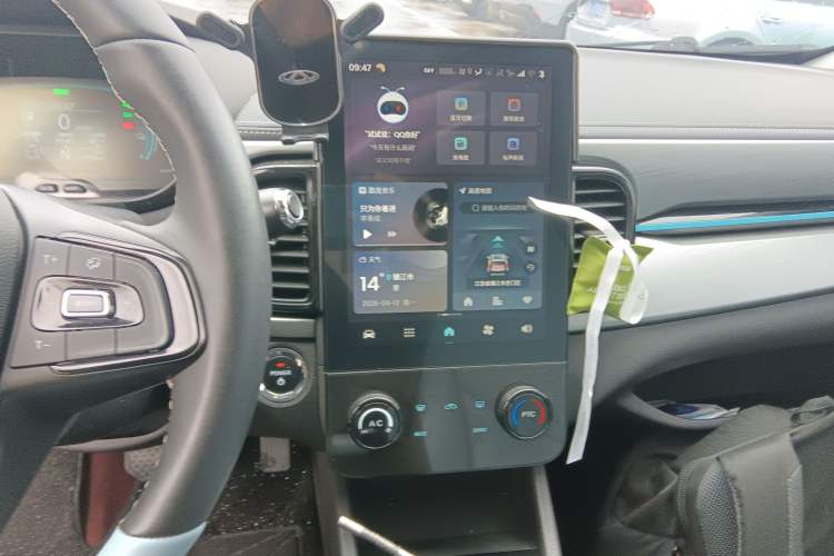 Used Chery QQ Little Ant 2024 Revised Version Youth Edition 251 km True Love Edition 25.05 kWh Audio And AC Panel