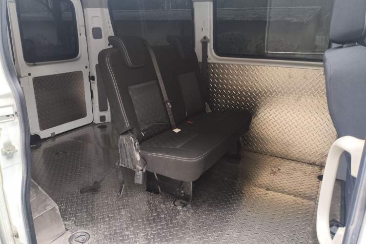 Used SAIC MAXUS Xintu V80 2021 2.0T AMT Classic Aoyuntong Short Wheelbase Ultra-Low Roof 5/6-Seater
