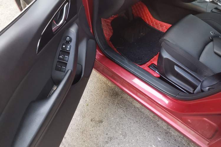 Used Mazda Mazda 3 Axela 2016 Sedan 1.5L Automatic Luxury Model
