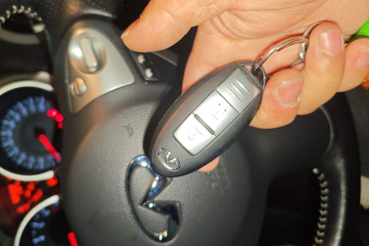 Used Infiniti ESQ 2014 1.6L Spontaneous Edition