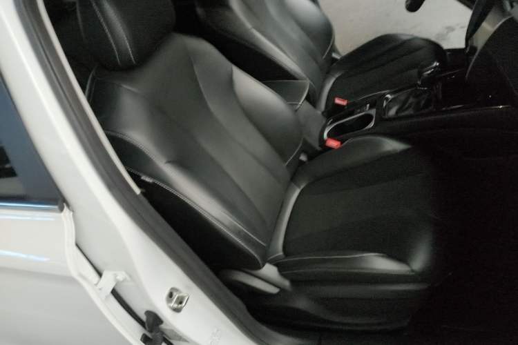 Used Roewe i5 2020 1.5L Automatic 4G Connect Luxury Flagship Edition
