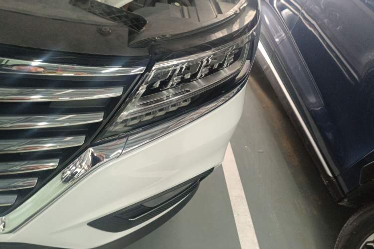 Used Roewe RX5 New Energy 2017 eRX5 50T Hybrid Connected Prestige Flagship Edition Left Front Headlight