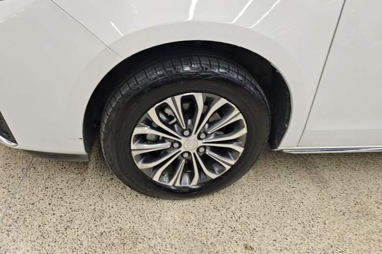 Used Buick GL8 2023 Land Executive Class Comfort Model
