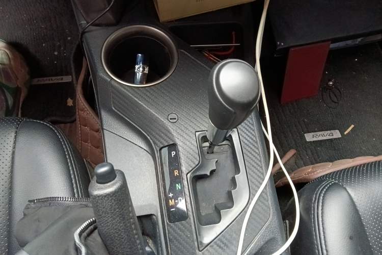 Used Toyota RAV4 2015 2.0L CVT Two-Wheel Drive Fashion Edition
