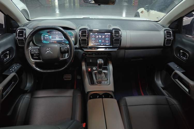 Used Citroen C5 AIRCROSS 2017 350THP Fashion Edition Center Console