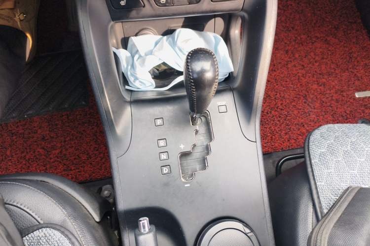 Used Hyundai ix35 2015 2.0L Automatic Two-Wheel Drive Leading Trim China IV Standard
