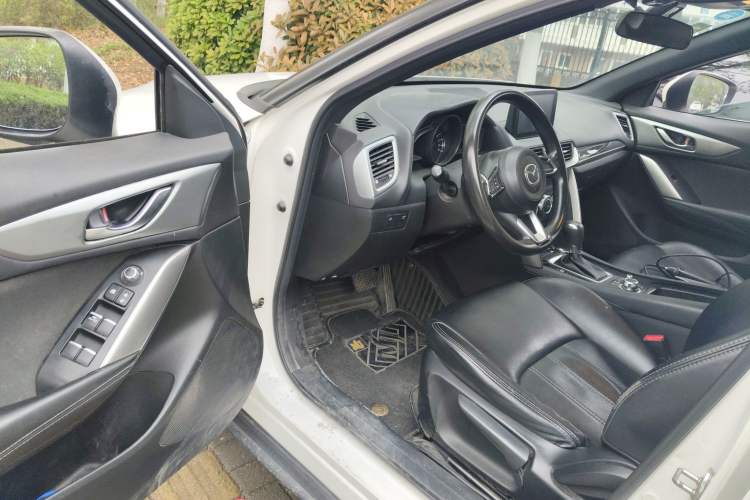 Used Mazda CX-4 2018 2.0L Automatic Two-Wheel Drive Blue Sky Dynamic Version China V Standard Driver Seat