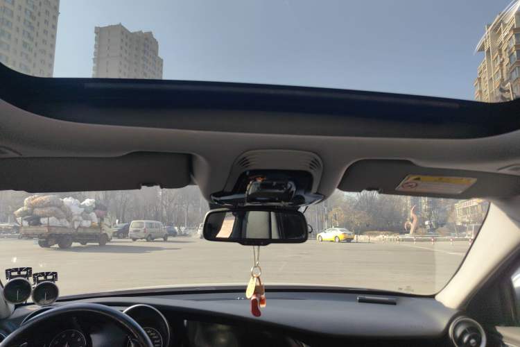 Used Alfa Romeo Giulia 2017 2.0T 280HP Luxury Edition Headliner