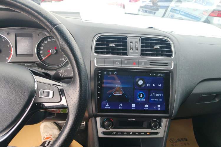 Used Volkswagen Polo 2016 1.6L Cross Polo Automatic Audio And AC Panel