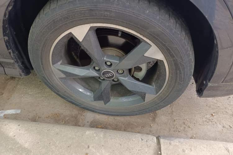 Used Audi Q3 2021 35 TFSI Fashion Dynamic Model Right Front Wheel Hub