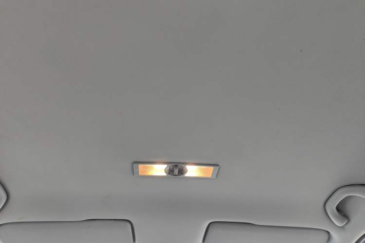 Used Volkswagen Lavida 2013 Revised Classic 1.6L Manual Fashion Edition Headliner