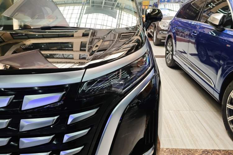 Used Denza D9 2022 DM-i 970 Four-Wheel Drive Prestige Model
