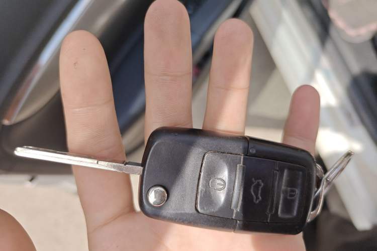 Used Volkswagen Lavida 2013 1.6L Automatic Luxury Edition Vehicle Key