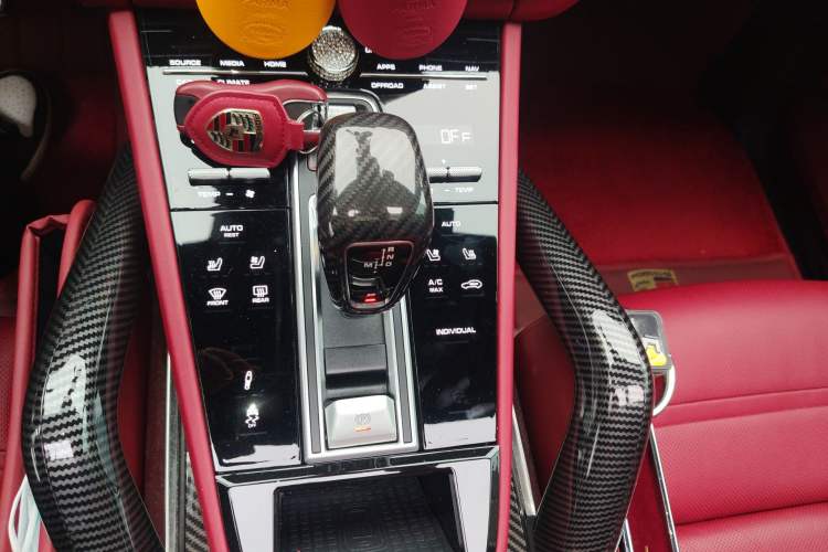 Used Porsche Cayenne E-Hybrid 2023 Cayenne E-Hybrid 2.0T Platinum Edition Gear Lever