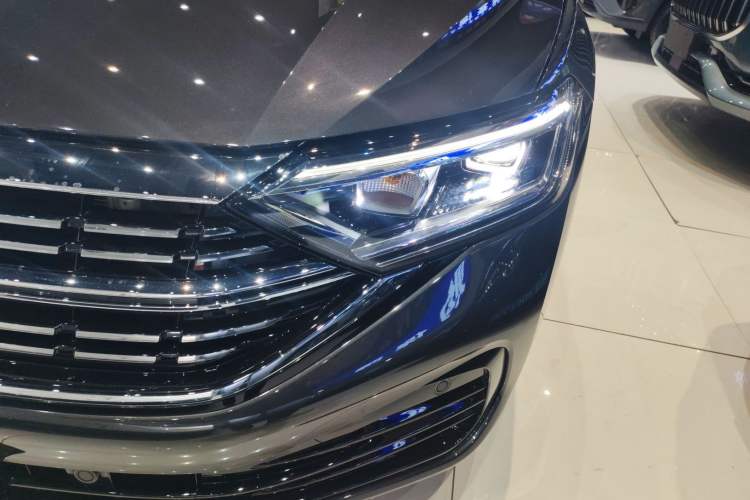 Used Volkswagen Sagitar 2024 300TSI DSG Excellence Edition Left Front Headlight