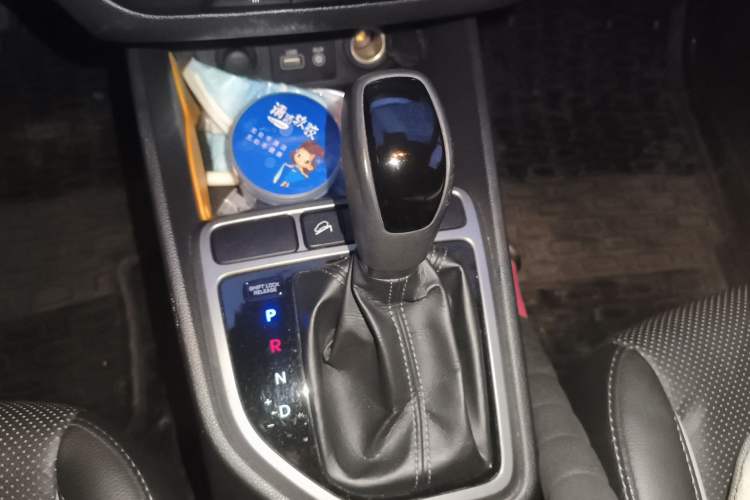 Used Hyundai ix25 2015 1.6L Automatic Two-Wheel Drive Smart GLS Trim Gear Lever