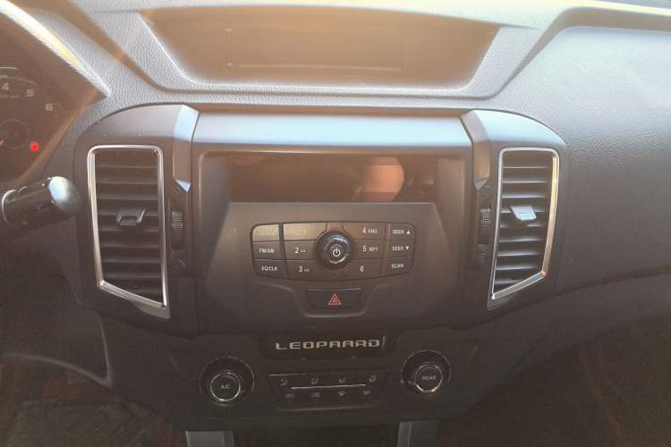 Used Leopaard Q6 2015 2.4L Manual Two-Wheel-Drive Elite Model
