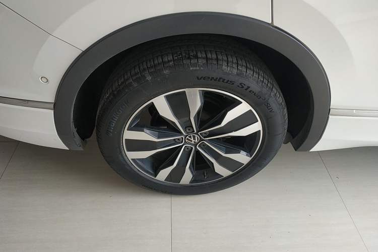 Used Volkswagen Tiguan L 2023 380TSI Automatic All-Wheel Drive R-Line Flagship 7-Seater