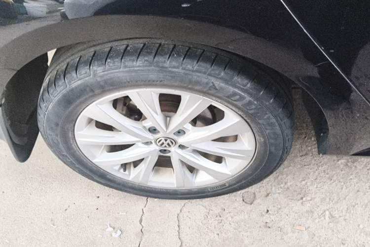 Used Volkswagen Lavida 2015 1.6L Automatic Comfort Edition Right Rear Wheel Hub