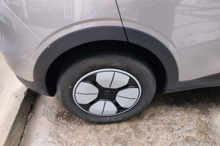 Used Geely Galaxy Geome 2025 310km Youth Edition Right Rear Wheel Hub